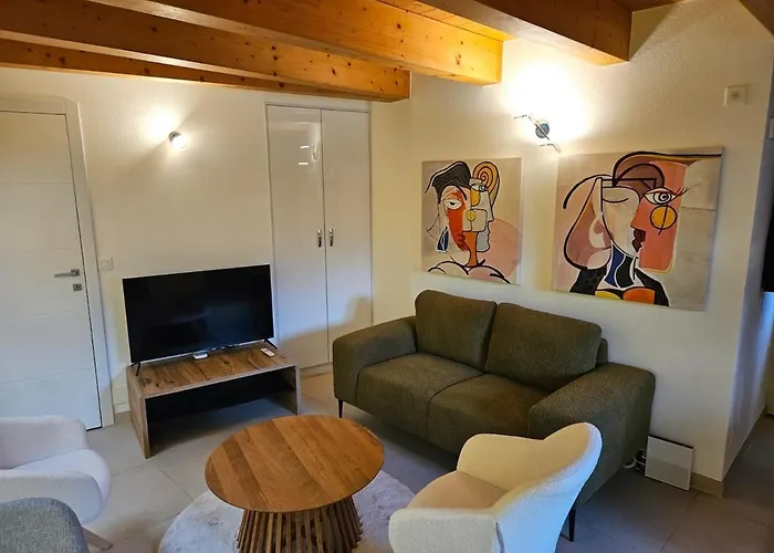 Zogbi Hospitality - Small Enchanted House * Veytaux