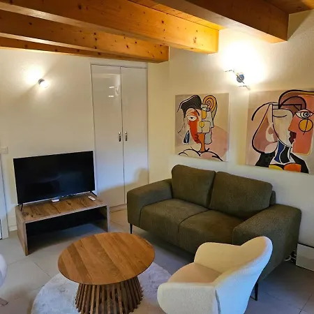 Zogbi Hospitality - Small Enchanted House * Veytaux